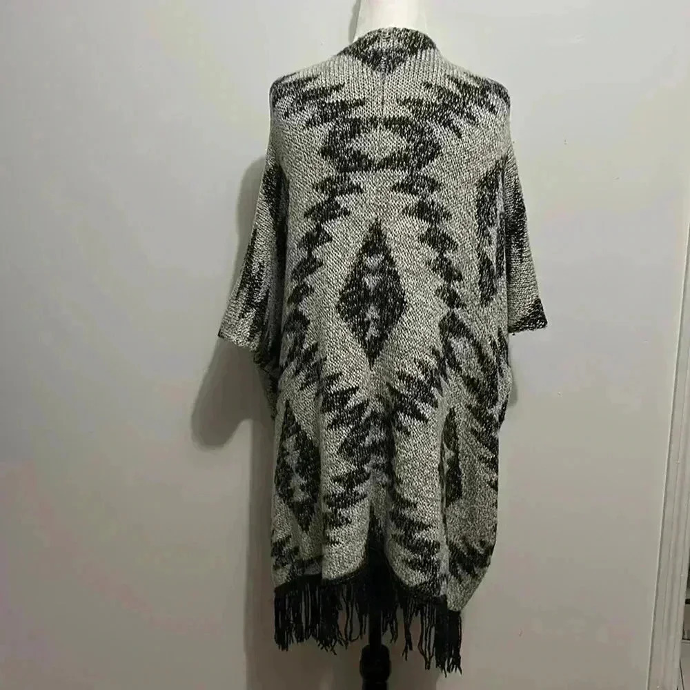 BNWOT Garage cardigan/poncho sweater Xs-S - Picture 4 of 6